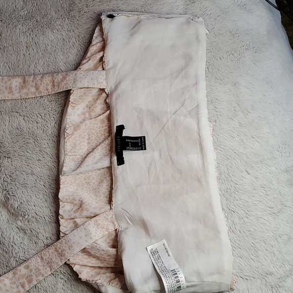 FOREVER 21 Shoulder Strap Crop Top. Off-white w/Peach Animal Print-Side Zip-Sz M - Picture 9 of 10